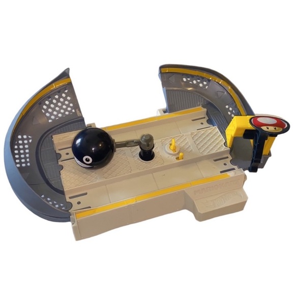 Mattel Hot Wheels Super Mario Kart Chain Chomp Track Set. - Picture 2 of 14